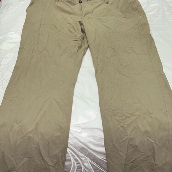Under Armour Men's 40x30 Tan Chino Hiking Performance Golf Gorpcore - Picture 1 of 4
